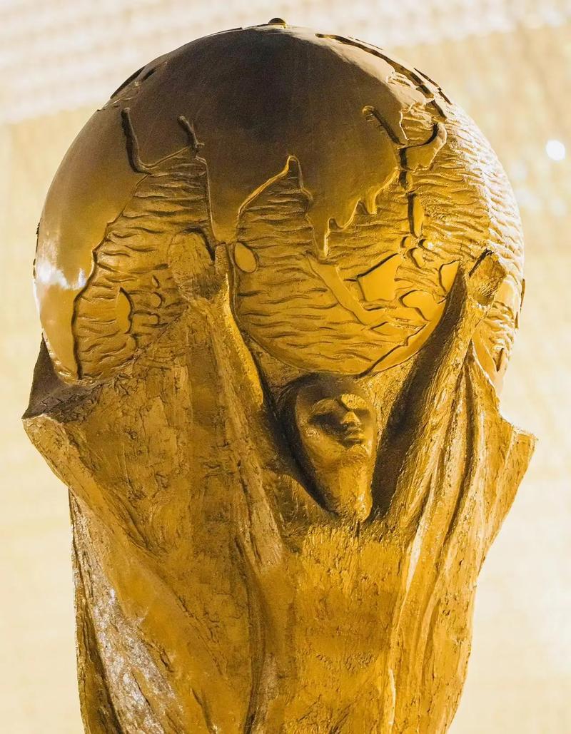 错过直播的球迷补看比赛录像